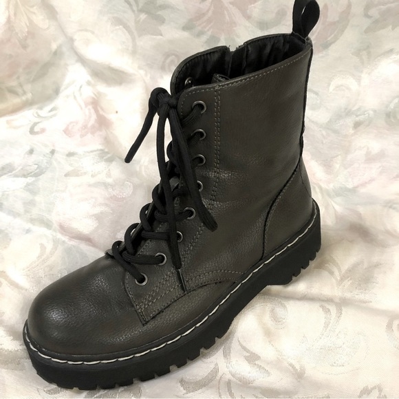 Sincerly Jules Shoes - Sincerely Jules Dark Olive Combat Boots “Harley” Faux Leather Laces Side Zip 6.5